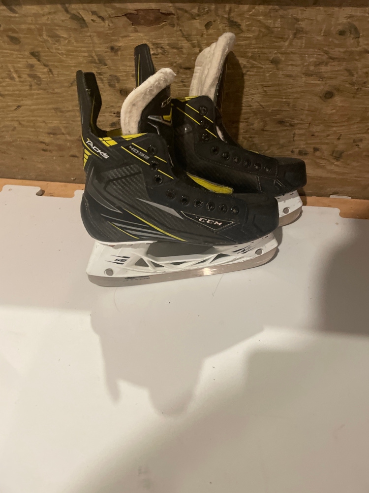 Used CCM EEE  Size 5.5 Tacks Hockey Skates