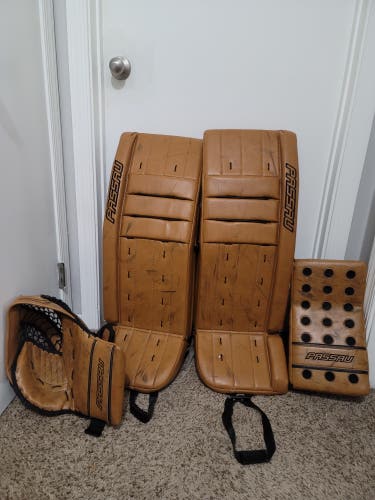 Used 32+2 Full Right Passau Goalie Full Set