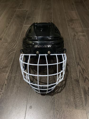 Used Medium Bauer Re-Akt 150 Helmet