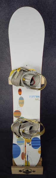 BURTON LUX SNOWBOARD SIZE 143 CM WITH FORUM MEDIUM BINDINGS
