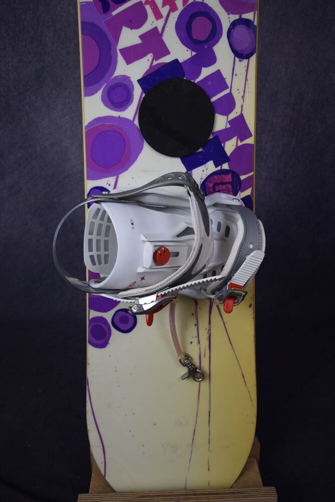 BURTON SECRET SNOWBOARD SIZE 145 CM WITH DRAKE MEDIUM BINDINGS