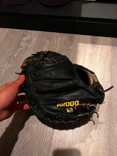 Used Right Hand Throw 33.5" A2000 Catcher's Glove