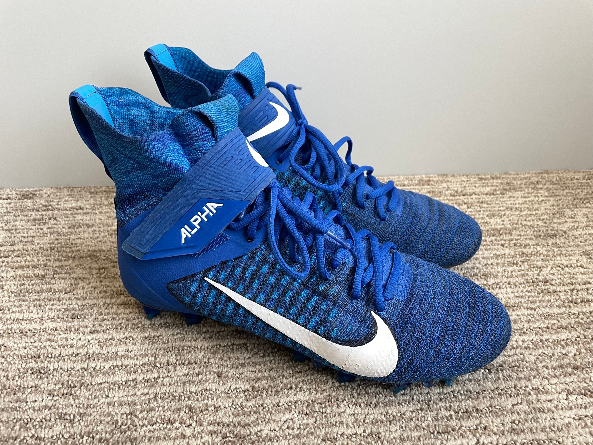 Men's 9.5 Nike Alpha Menace Elite 2 Flyknit Mid Football Cleats Blue