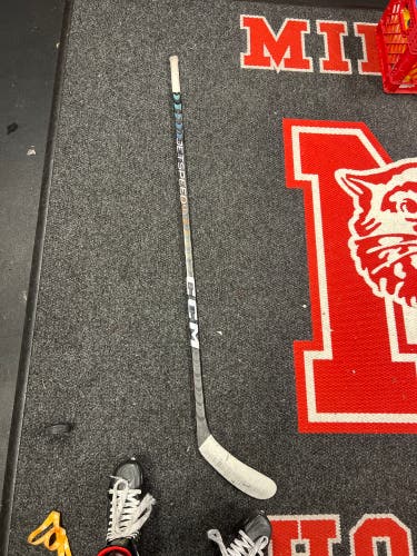 Senior Right Handed P28 JetSpeed FT5 Pro Hockey Stick