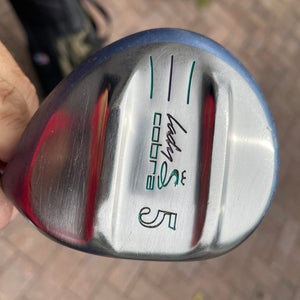 Lady cobra golf club wood 5.  In right handed in ladies flex
