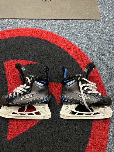 Used Bauer Regular Width  Size 5.5 Nexus N2700 Hockey Skates