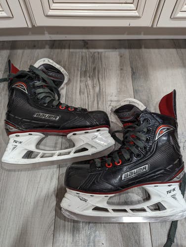 Junior Used Bauer Vapor X500 Hockey Skates Regular Width Size 4