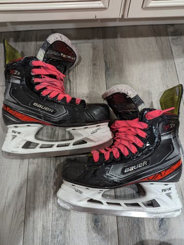 Junior Used Bauer Vapor X2.9 Hockey Skates Regular Width Size 4.5