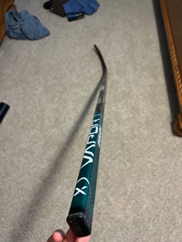 Intermediate Right Handed P92M Pro Stock Vapor Hyperlite Hockey Stick