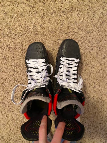 Used Bauer Regular Width  Size 9.5 Vapor 2X Pro Hockey Skates