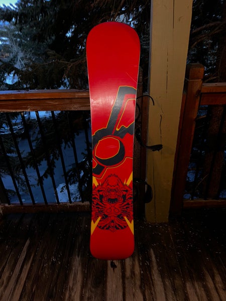 Thunderstick Snowboard Red 155 and 2022 Arbor Bindings SidelineSwap