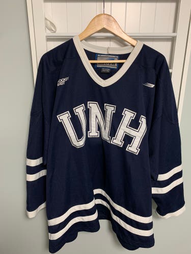 UNH Wildcats Jersey