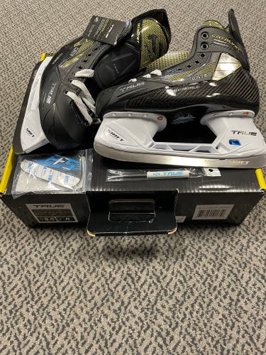 New True Regular Width Size 8.5 Catalyst 9 Hockey Skates