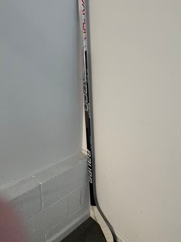Intermediate Left Hand P28 Vapor Hyperlite Hockey Stick