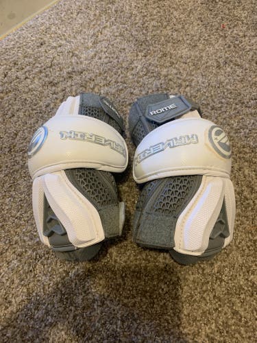 Used Large Maverik Rome Arm Pads large