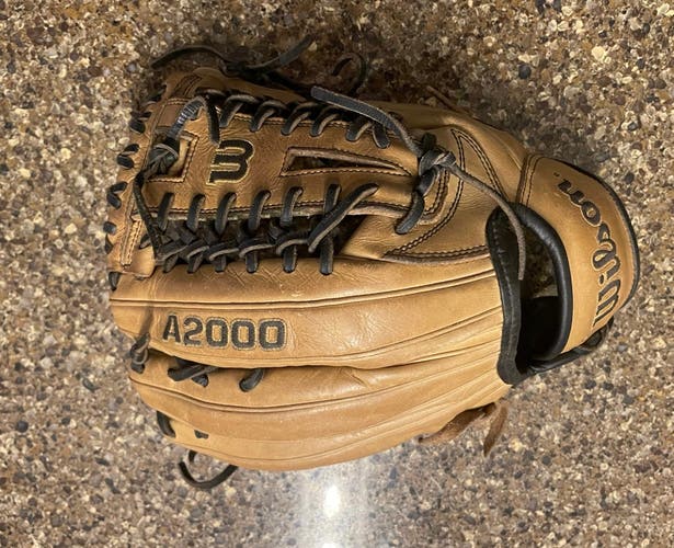 Wilson A2000 12" Baseball Glove