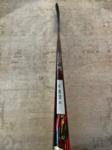 Senior Right Handed P29 JetSpeed FT5 Pro Hockey Stick