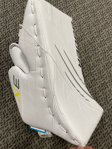 Bauer White Vapor 3X Senior blocker