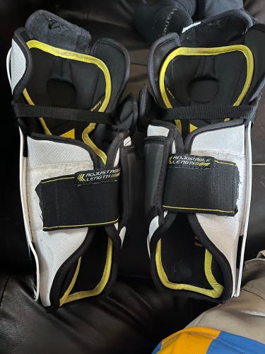 Used CCM Tacks 9060 Shin Pads