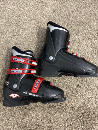 Nordica GP T3 Youth Boots Mondo 23.5 / Boys 5.5