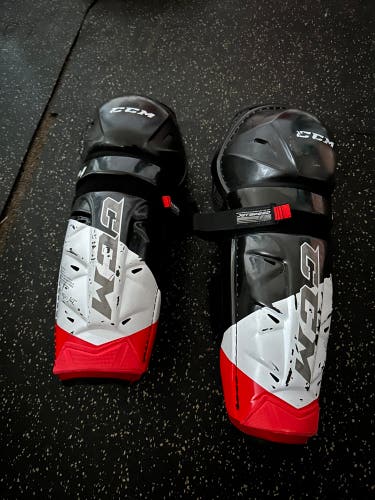 Ccm FT4 shin pads size 14