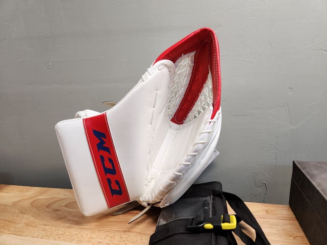 CCM Retro Flex Pro w/game-ready palm NWT