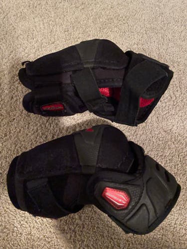 Used Medium CCM RBZ 130 LE Elbow Pads