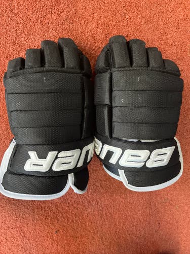 Bauer 4-Roll Team pro 14” black and white gloves