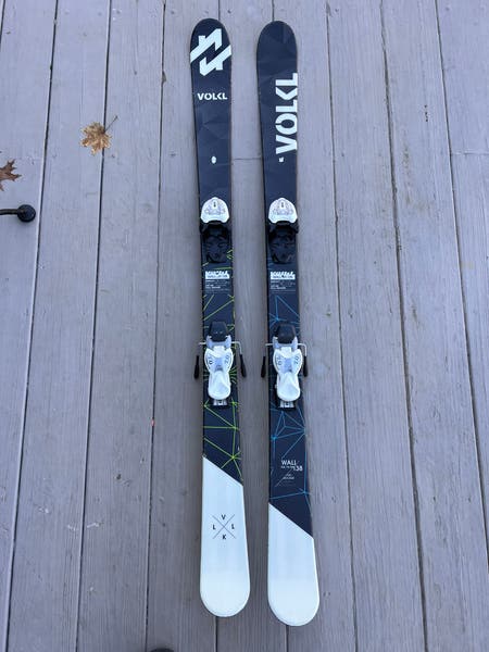 Volkl Wall Junior Twin Tip skis 138 cm with Bindings