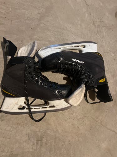 Used Bauer  Size 10.5 Supreme 140 Hockey Skates Senior