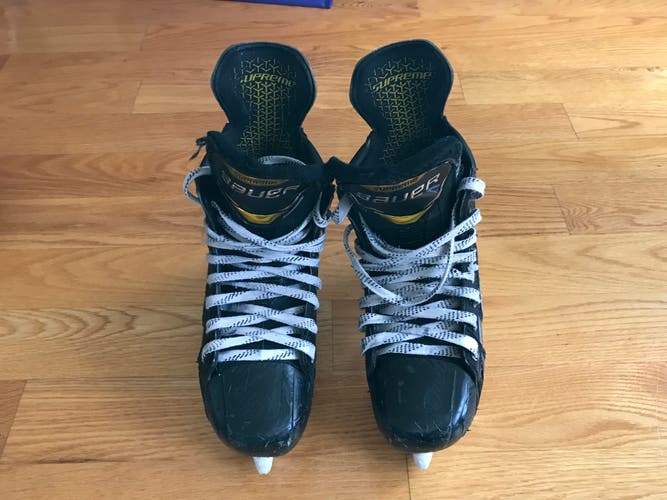 Junior Used Bauer Ignite pro + Hockey Skates Regular Width Size 4.5