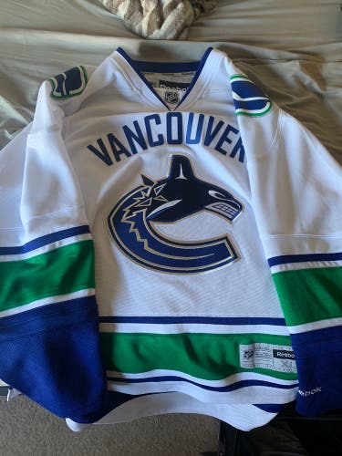 Vancouver Canucks away jersey