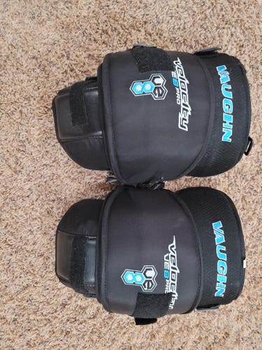 Used Vaughn VE8 pro knee pads