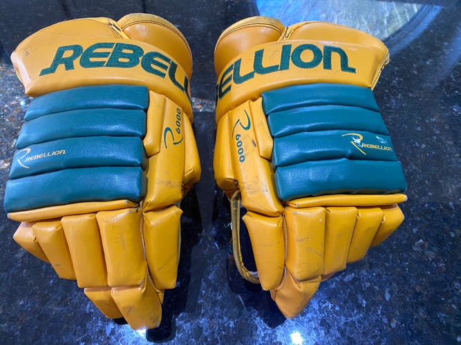 Pre owned, Rebellion R 6000 custom Boston Gold and Green hockey Gloves 14 1/2"