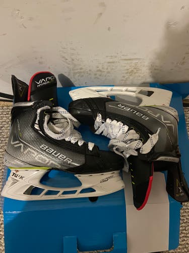 Senior Bauer Size 7 Vapor Hyperlite Hockey Skates