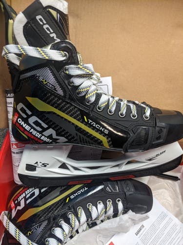 Senior New CCM Tacks ASV Pro Hockey Skates Regular Width Size 8.5
