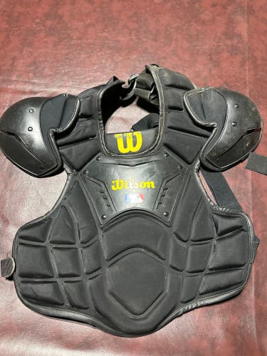 Wilson umpire chest protector