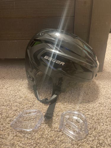Used Medium Bauer Hyperlite Helmet