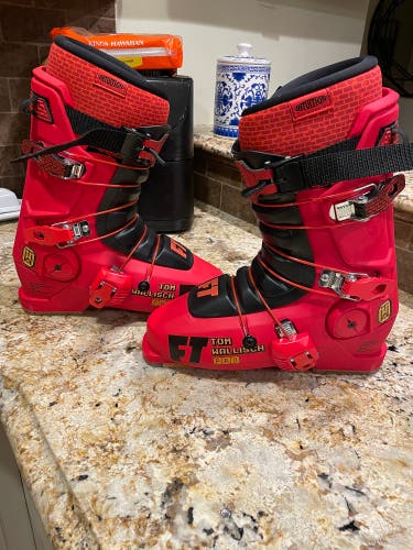 Used Full Tilt Medium Flex Ski Boots