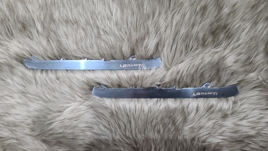 Used Bauer Pulse TI Vertexx Edge Runner - Size 6