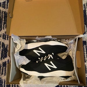Black Adult Metal Low Top 3000v5