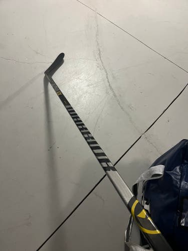 Senior Right Handed P28 Pro Stock Alpha LX Pro Hockey Stick