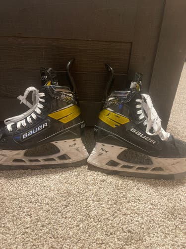 Used Bauer Size 6 Supreme UltraSonic Hockey Skates