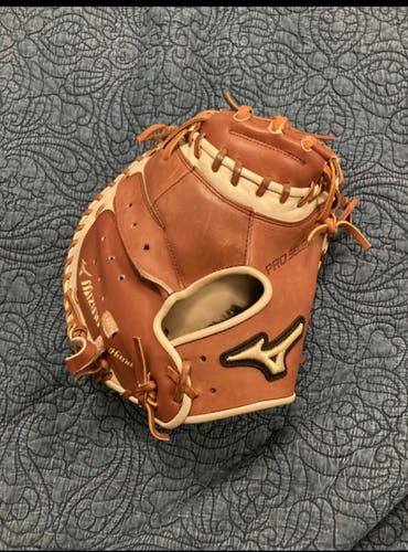 Right Hand Throw 33.5 Catcher's Glove