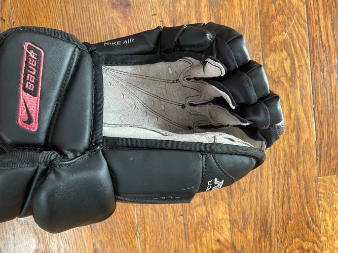 Used Bauer 14" Gloves