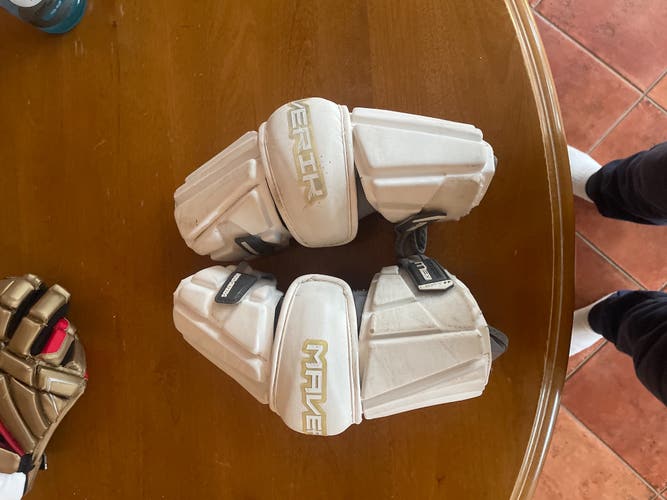 Used Medium/Large Maverik Max Arm Pads