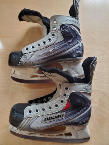 Youth Used Bauer Vapor X:05 Hockey Skates Regular Width Size 12
