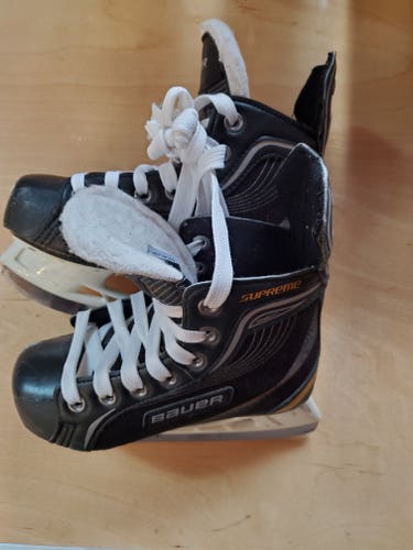 Youth Used Bauer Supreme One20 Hockey Skates Regular Width Size 11