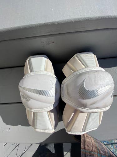 Medium Nike Vapor Arm Pads