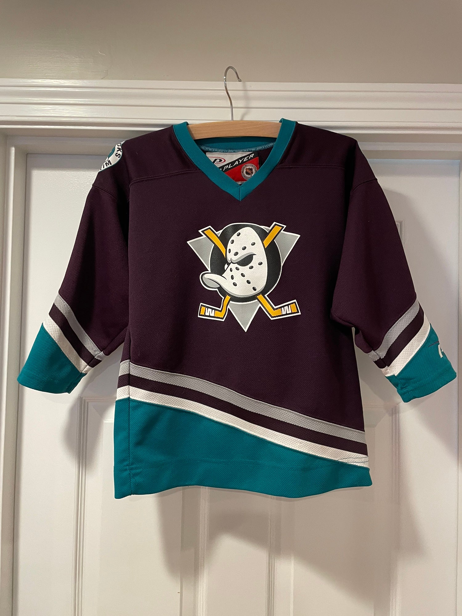 Vintage Anaheim Duck's Hockey Jersey Boys NHL Size S/M Multi